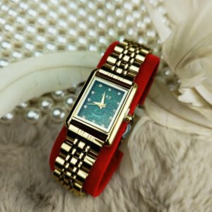 Montre IEKE modèle carré couleur Verte Bracelet doré pour femme