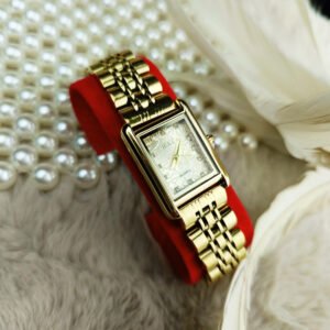 Montre IEKE modèle carré couleur Beige Bracelet doré pour femme